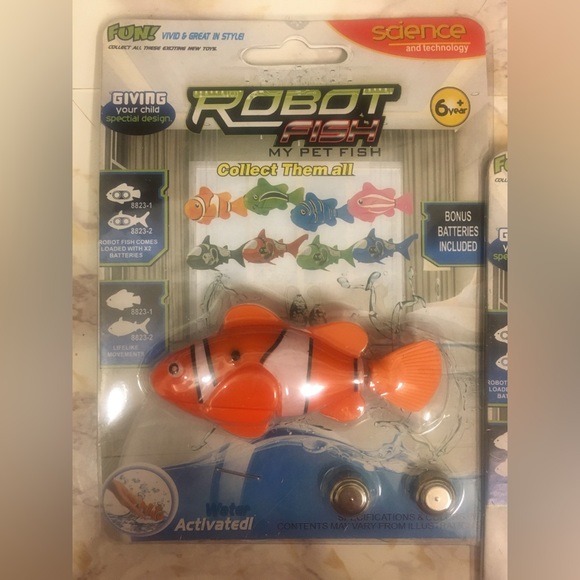 Water Activated Fish with Two Sets Batteries - Picture 3 of 7
